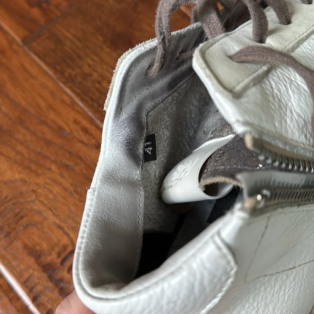 P448 Jack white and cream sneaker shoe, size 41